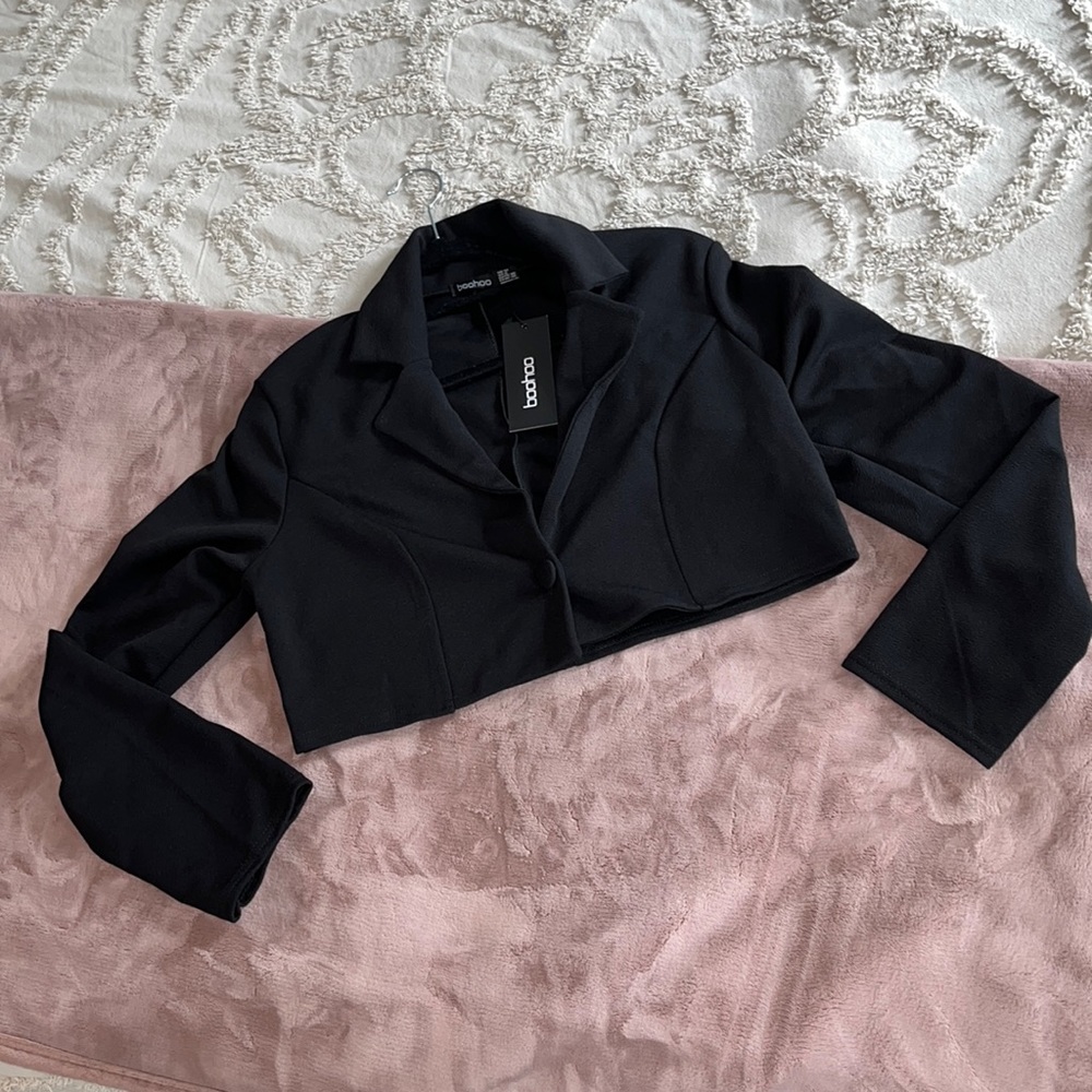 NWT Boohoo Cropped Blazer- Size 8